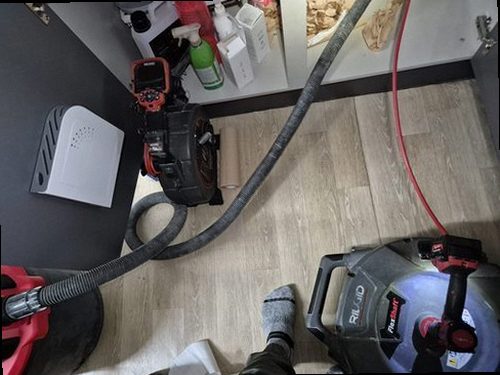 효행구 하수구막힘 세척 후 물 흐름과 배수 상태를 확인하는 마무리 점검
